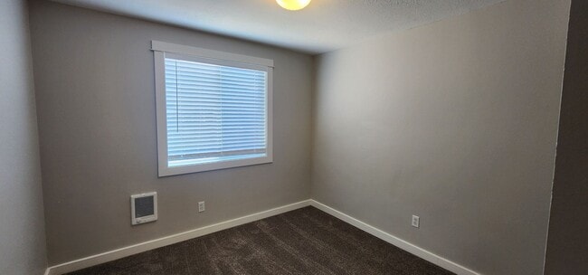 Building Photo - Updated 3 Bedroom Home With Bonus Room