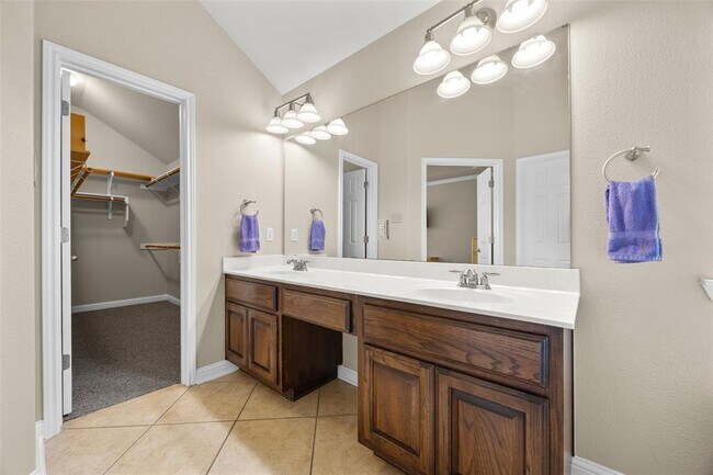 Building Photo - 110 Chalk Draw Ct