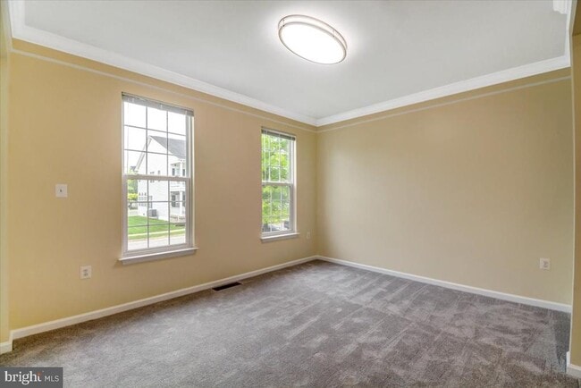 Building Photo - 240 Davis St