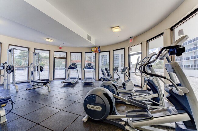 Building Photo - 20515 E Country Club Dr