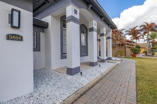 Building Photo - 9484 Walnut Crest Dr