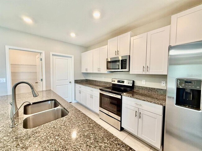 Building Photo - 1036 Royal Empress Dr