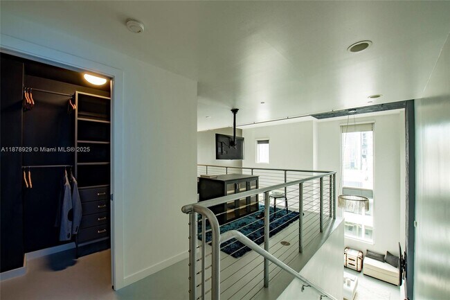 Building Photo - 1060 Brickell Ave