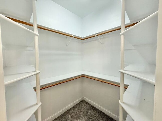 Building Photo - 3021 Hickory Tree Pl