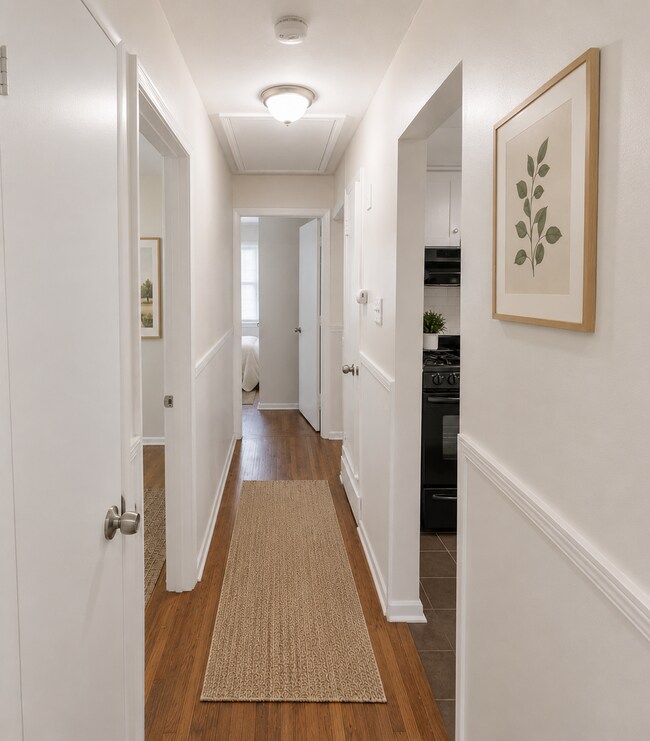 Building Photo - Charming 3BR Home | Large Driveway | Tons of Kitchen Storage