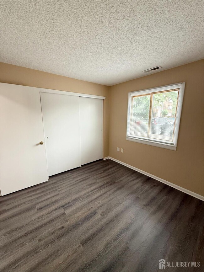 Building Photo - 5205 Ravens Crest Dr