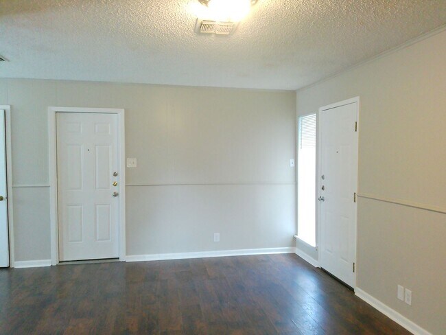 Building Photo - 1710 Sun Beam Dr