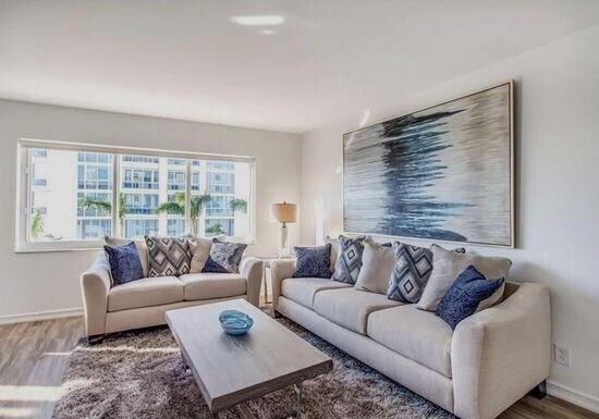 Building Photo - 720 Bayshore Dr