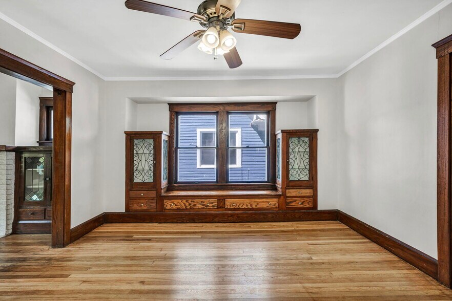 Building Photo - 1331 W 102nd St