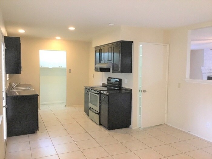 Building Photo - 117 Cooper St