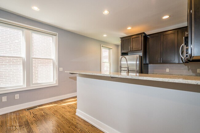 Building Photo - 160-162 E 3rd Ave