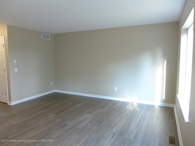 Building Photo - 5832 Outer Dr