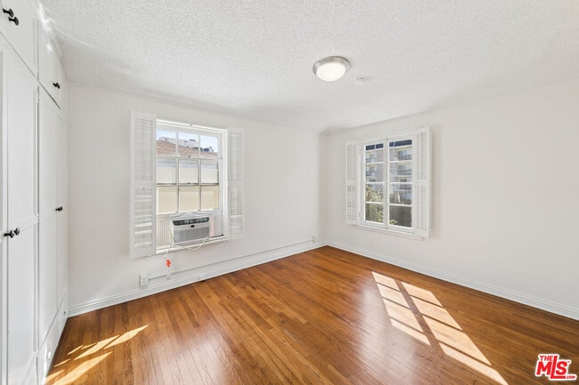 Building Photo - 1284 S Beverly Glen Blvd