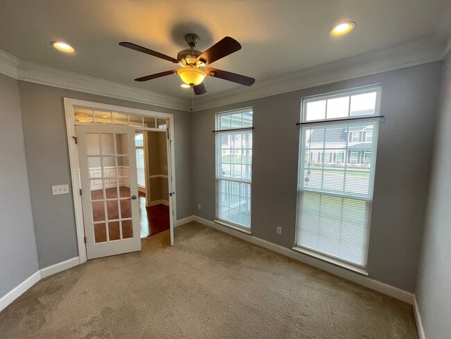 Building Photo - Crutcher Station home off Station Camp Blvd!