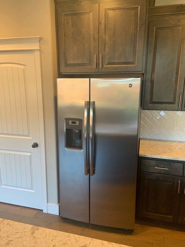Building Photo - Available Now!  Newer Home in Desirable Neighborhood.