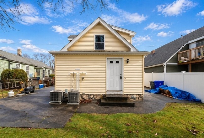 Building Photo - 15 Buckingham St