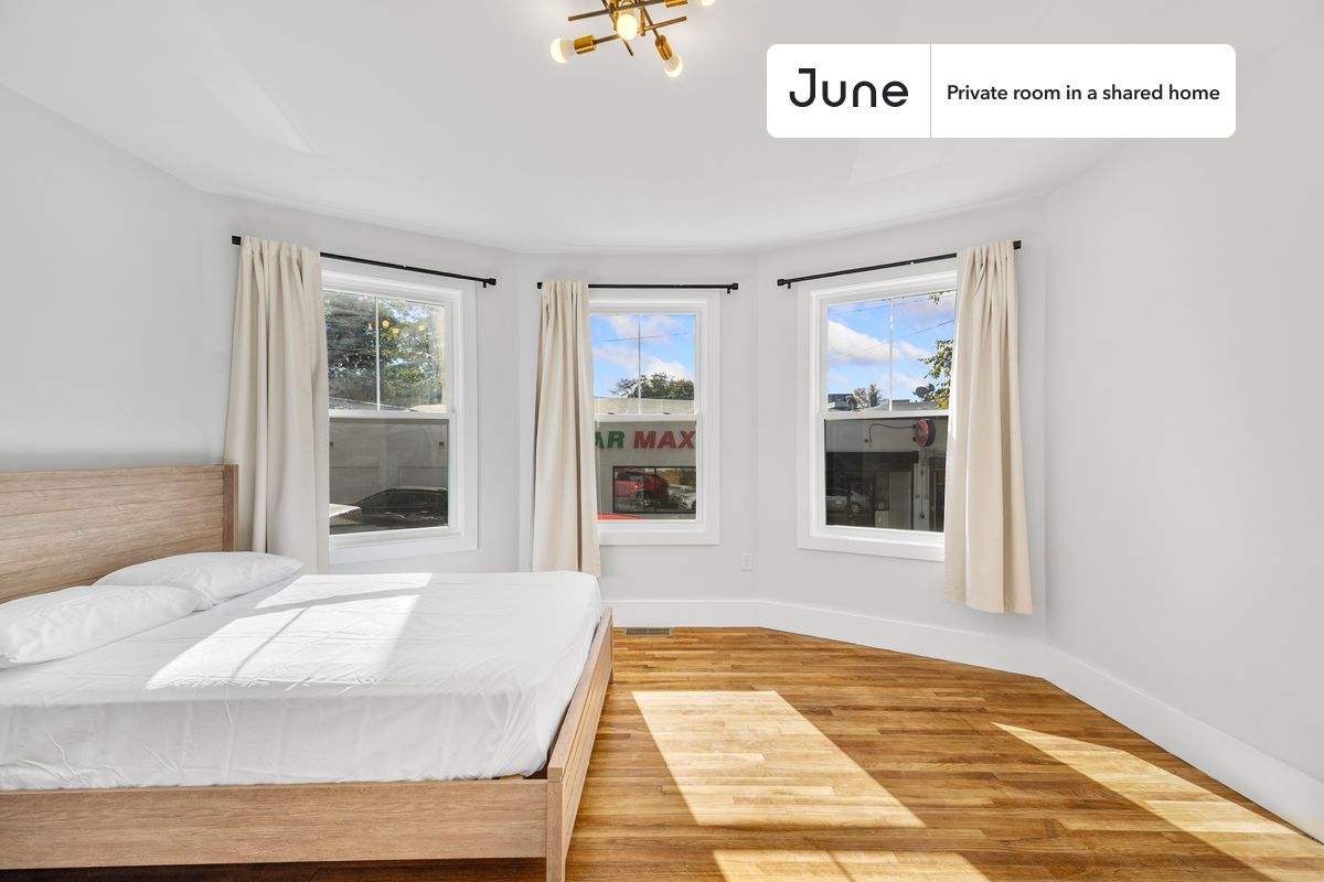 Building Photo - Room in Shared 5 bed/2 bath home