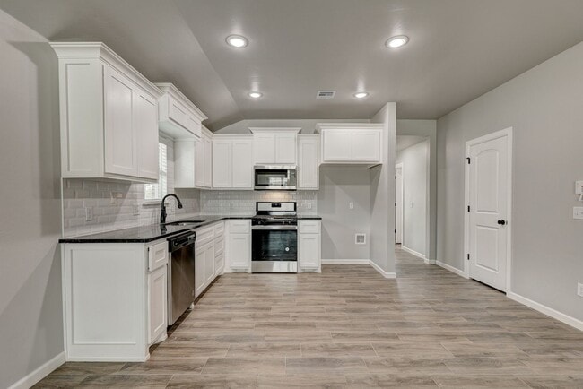 Building Photo - 710 League Cir