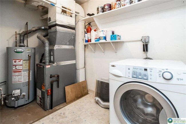 Building Photo - 240 Palmer St