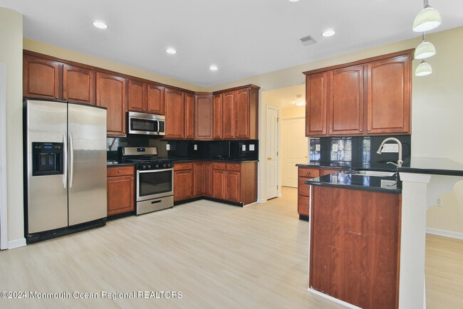 Building Photo - 4 Timber Grove Ct