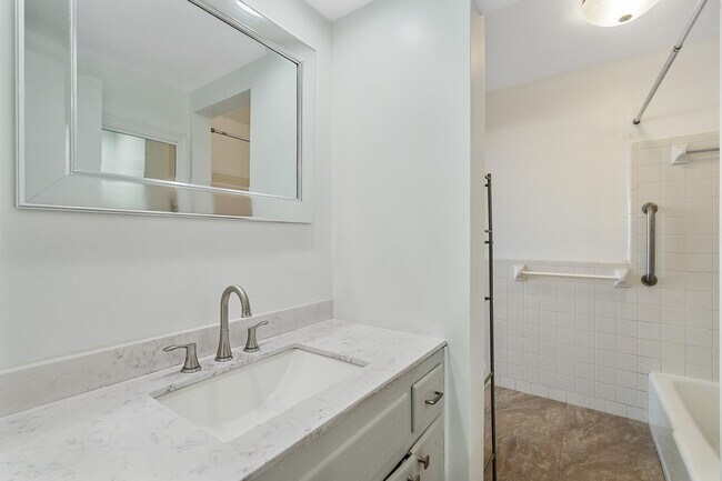 Building Photo - 148 Yacht Club Dr