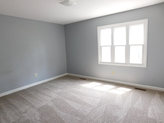 Building Photo - 1104 Karen Dr
