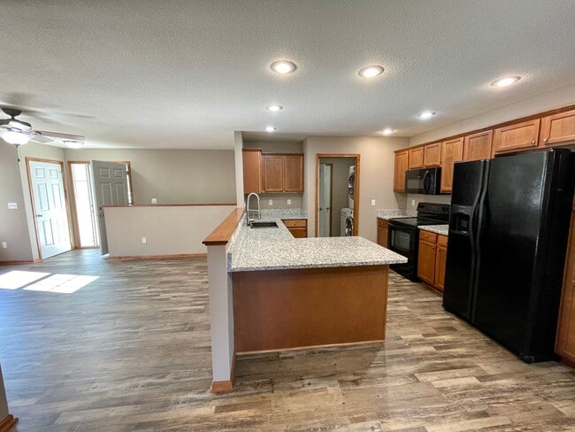 Building Photo - 738 NE Spring St