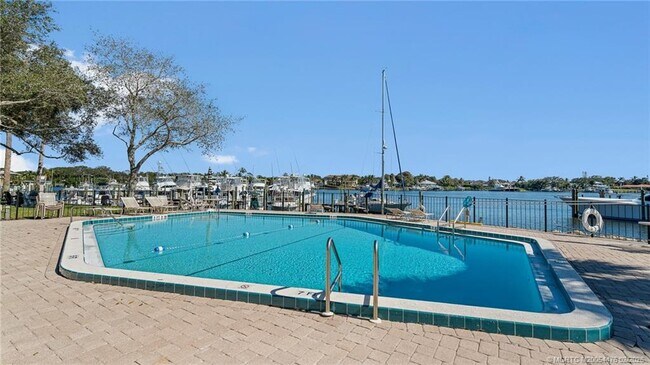 Building Photo - 4150 SE Whiticar Way