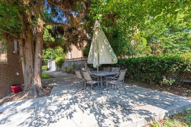 Building Photo - 4611 Charleston Terrace NW