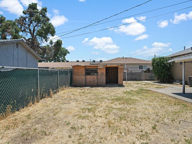 Building Photo - 250 Clifford Ave