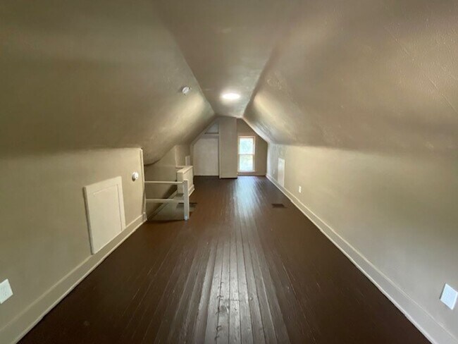 Building Photo - 815 Beardsley St