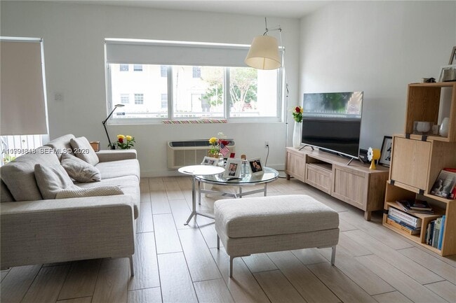 Building Photo - 625 77th St