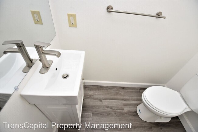 Building Photo - 8867 Salmon Falls Dr