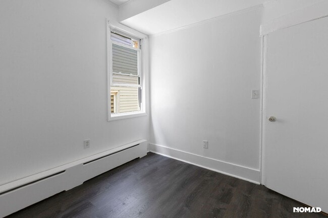 Building Photo - Spacious 4BR Apartment in Newark