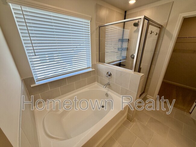 Building Photo - 540 Teversham Dr
