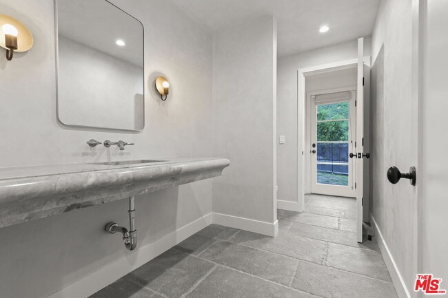 Building Photo - 17620 Camino De Yatasto