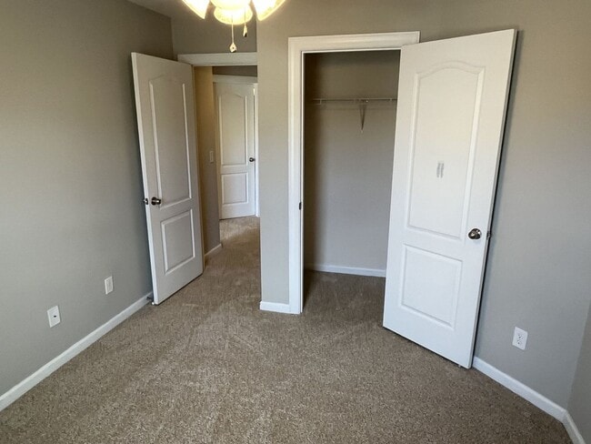 Building Photo - Great 2 Story 3 Bedroom Townhome in Stone ...