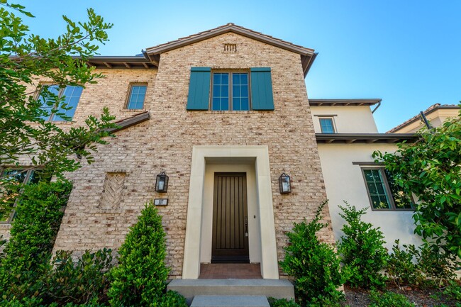 Building Photo - 3bedroom/3 bath/Gated Orchard Hill/Detached House for rent