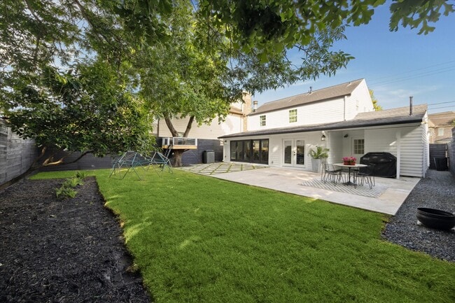 Building Photo - 4148 Bissonnet St