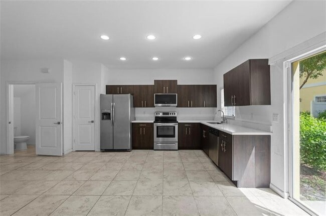 Building Photo - 1102 NW 40th Way