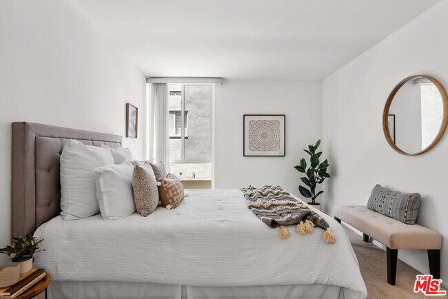 Building Photo - 1885 Veteran Ave