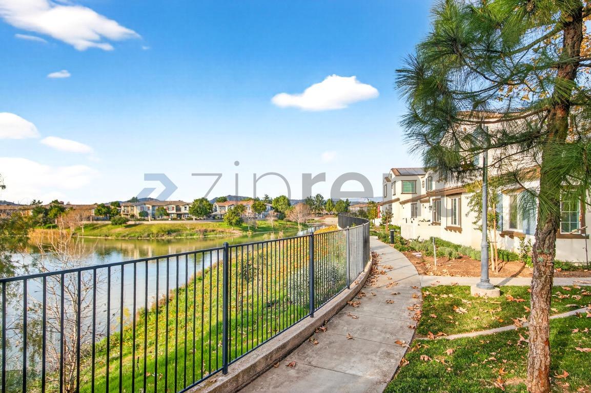 Building Photo - 15916 Lasselle St