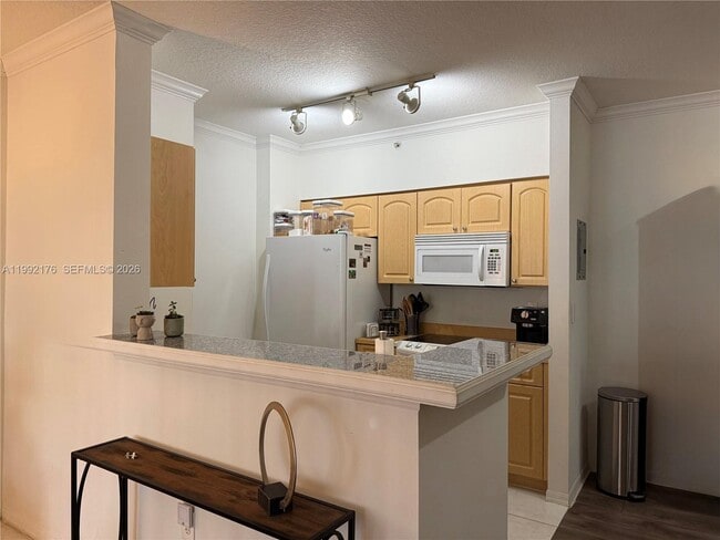 Building Photo - 6831 SW 44th St