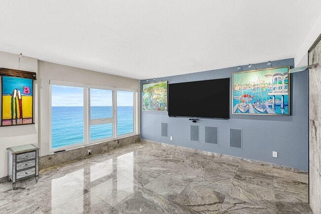 Building Photo - 2066 N Ocean Blvd