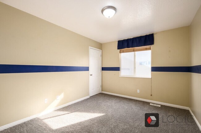 Building Photo - Stunning Single Family Home In Excellent L...
