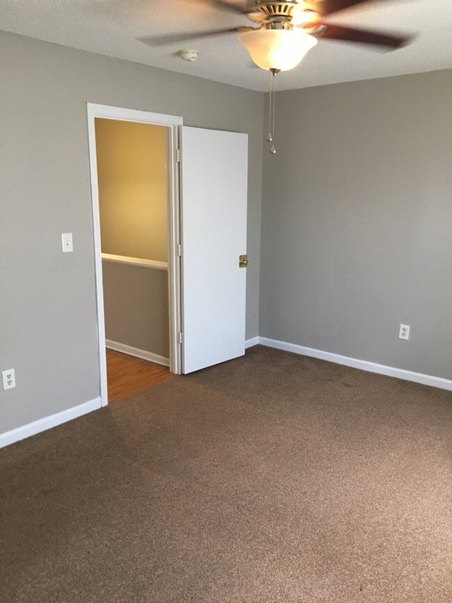 Building Photo - 2 Bedroom/1.5 Bath Condo for Rent! $1,300....