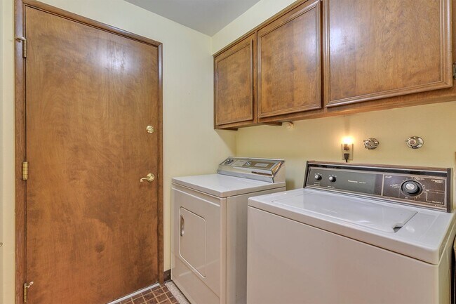 Building Photo - Single-Level Living Near South Hillsboro's Best Amenities