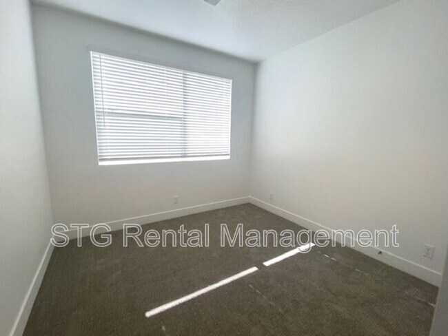 Building Photo - 5801 S Garnet Dr