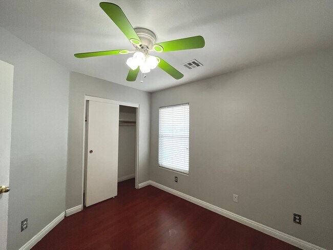 Building Photo - 1847 sq ft, 2 story, 4 Bedroom, 2 1/2 bath, 2 Car Garage home in the Vibrant city of Las Vegas.