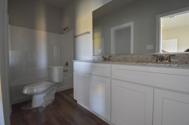 Building Photo - Beautiful 3 BR / 2 BA Home!